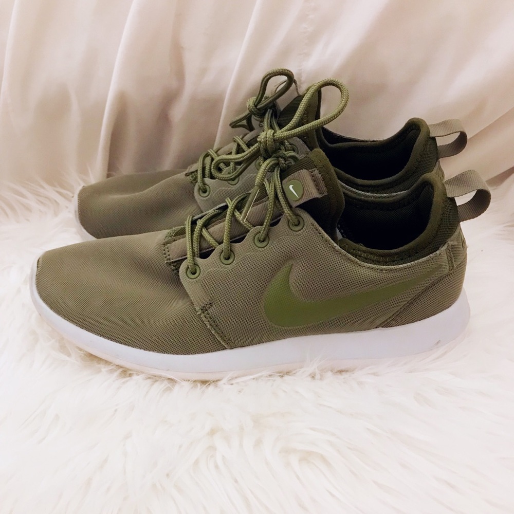 🌟Nike Olive Green Roshes 2